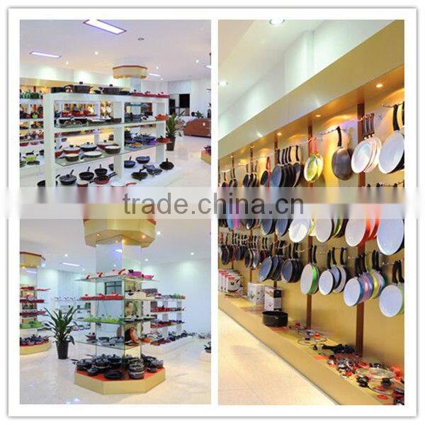 Aluminum ceramic casseroles with outside metallic painting