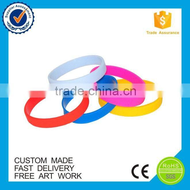 Customized China unisex fitness silicone charm bracelet