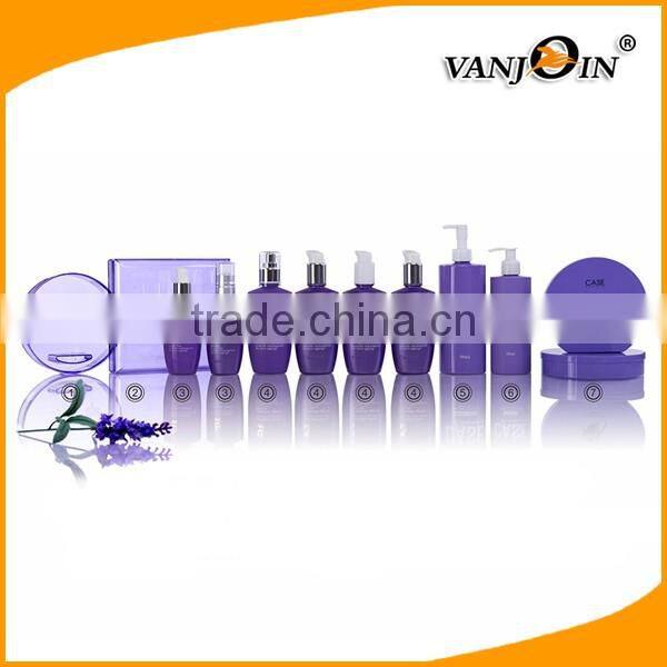 Black Man Use Foaming Pump Cosmetic Bottle