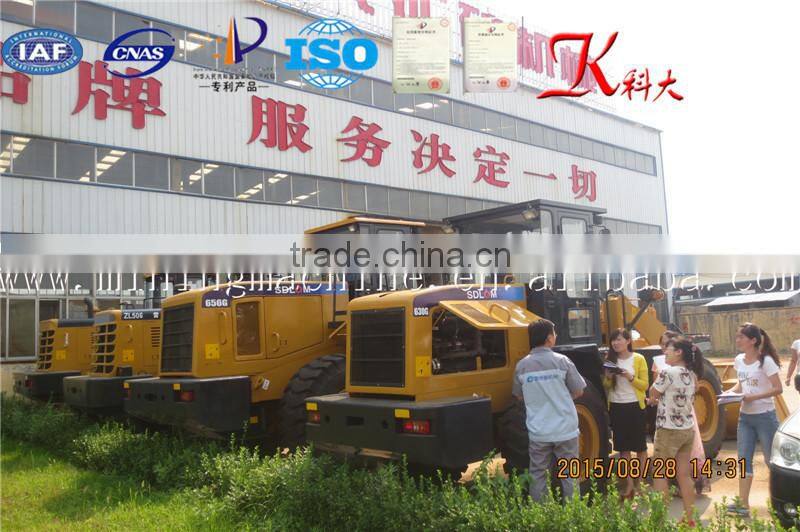 Earth-moving wheel loader bucket