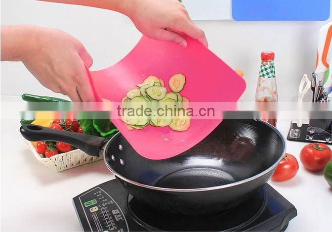 4PCS Non-Slip Plastic Cutting Board Set Plastic Chopping Board with Stand/custom plastic chooping board shenzhen manufacturer