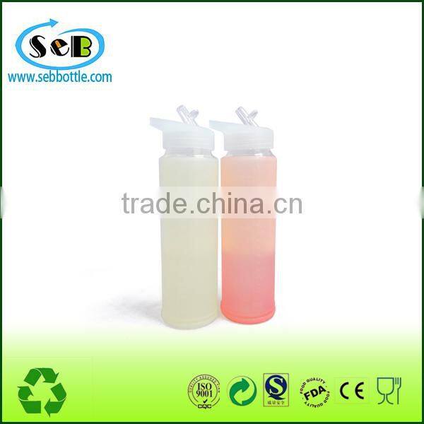 Smart Color changable glass bottle with silicone jacket , Borosilicate glass drinking bottle , glass camping bottles