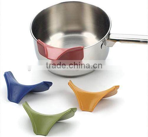 Silicone Slip-On Pour Spout, Plastic Pour Spout