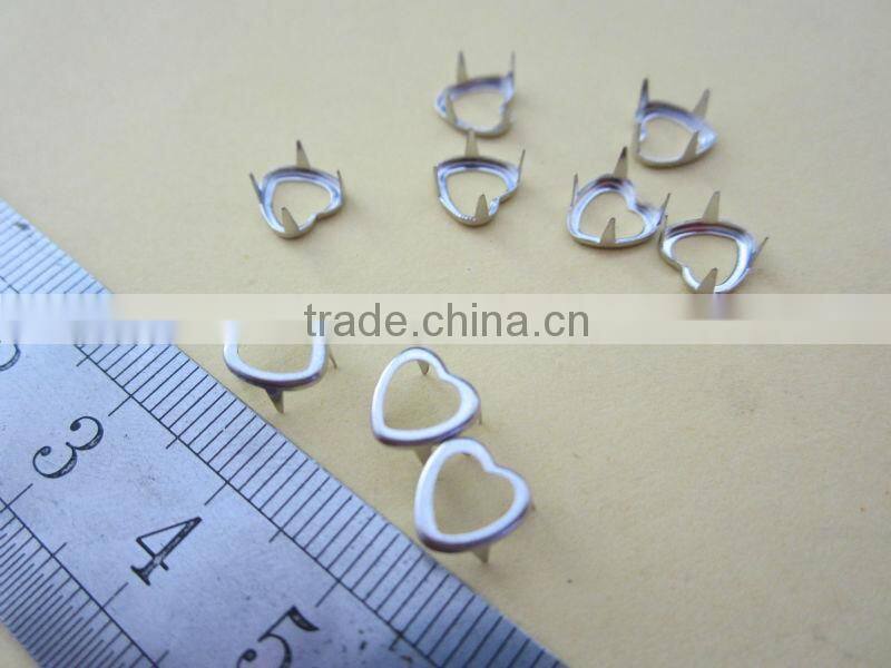 Star-shape brass claw button