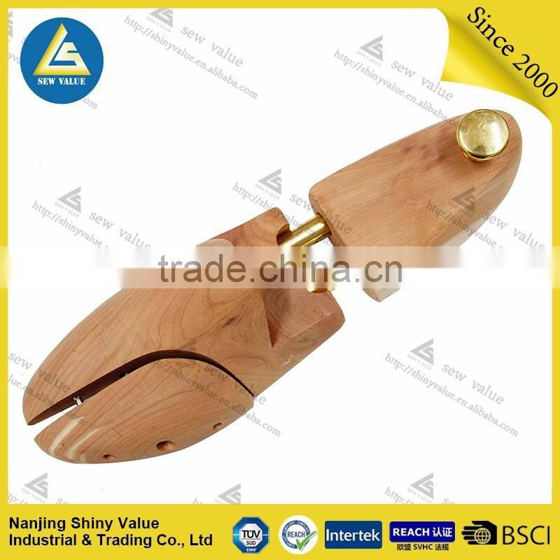 Hot selling in European and American aromatic red cedar wood type shoe stretcher with good scent
