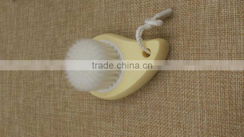 New arrival sik hair plastic face cleansing comma brush