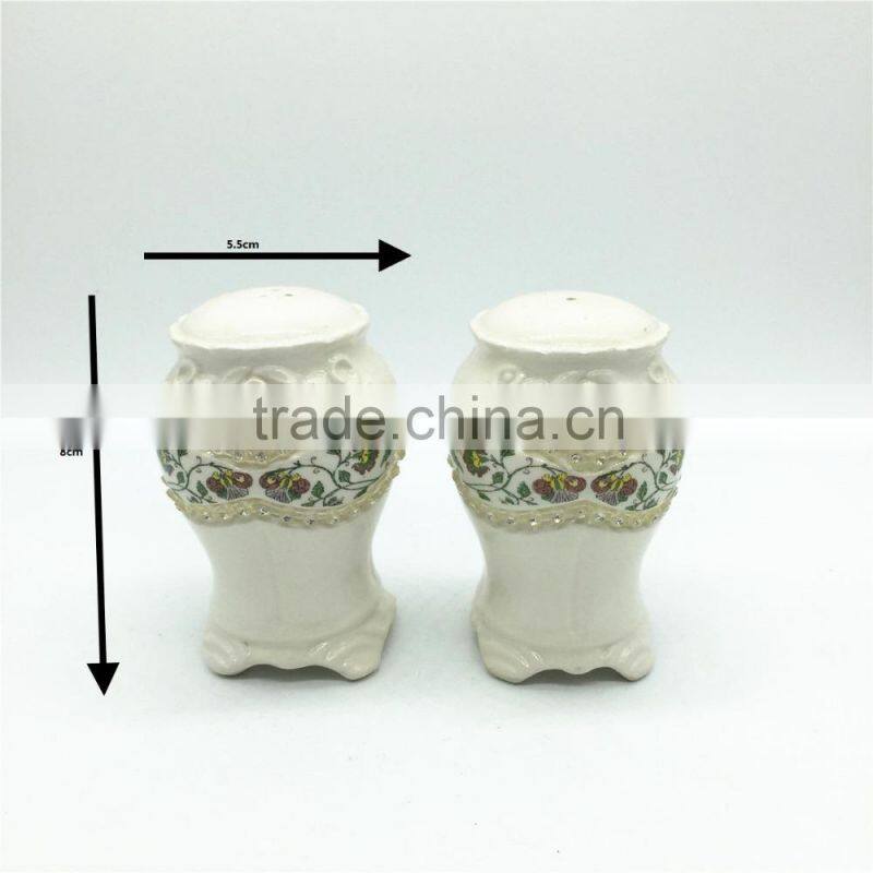 2 pieces sale and paper ceramic pots