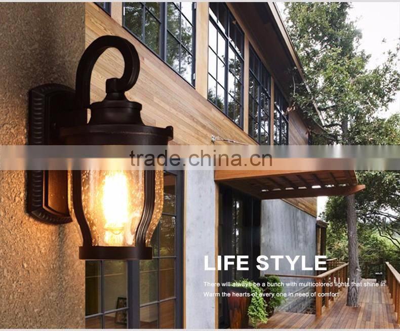 Outdoor Antique Lamp Post Garden Lamp Powered LED Lantern Hanging Outdoor Garden Coach Lantern Lamp