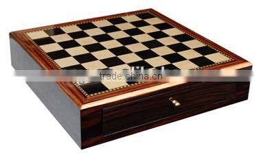 Attractive Deluxe High Gloss Ebony And Maple Veneer Chess Checkers Table