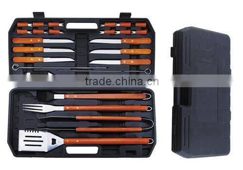 Stainless steel barbecue tool set with plastic suitcase