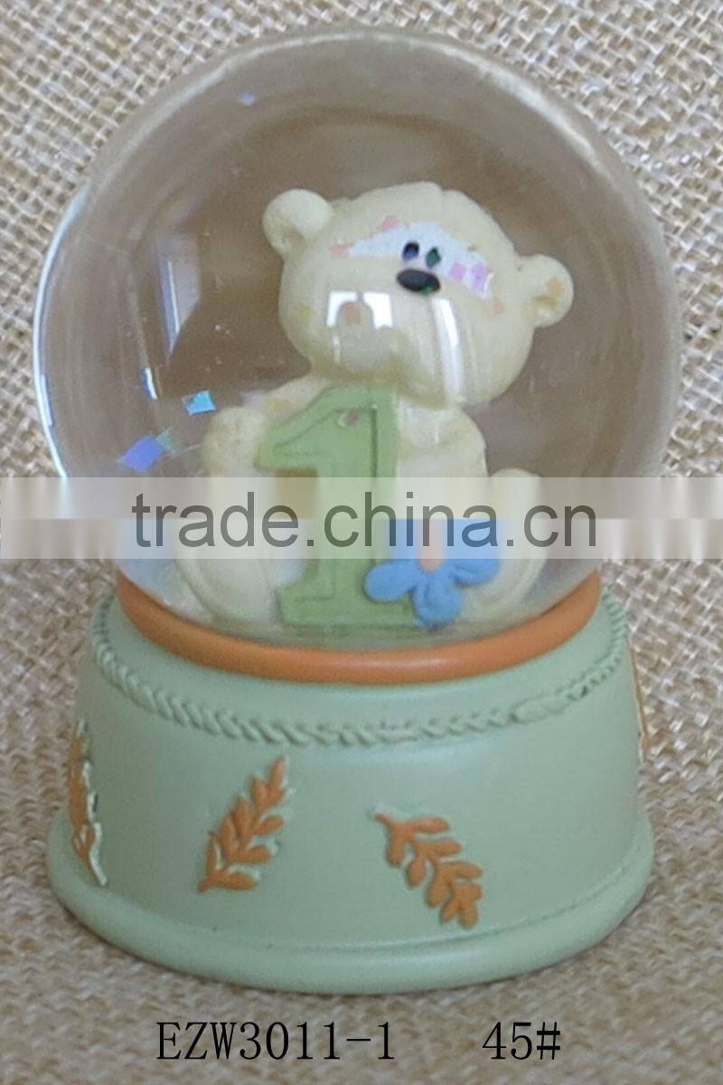 Hot sale cute and simple design different bear figurines snow globes for sale