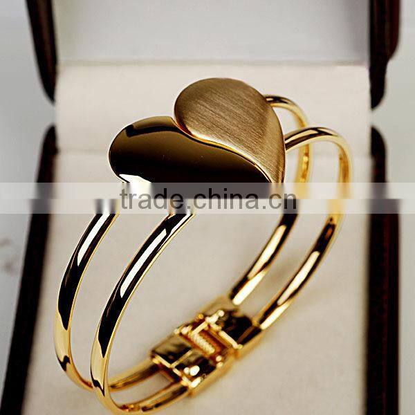 Promotional cute gold plated heart bracelet , big heart love lover bracelet alloy heart bracelet