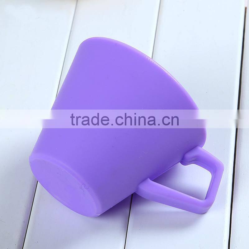 Best selling colorful silicone rubber drinking cup kids drinking cups