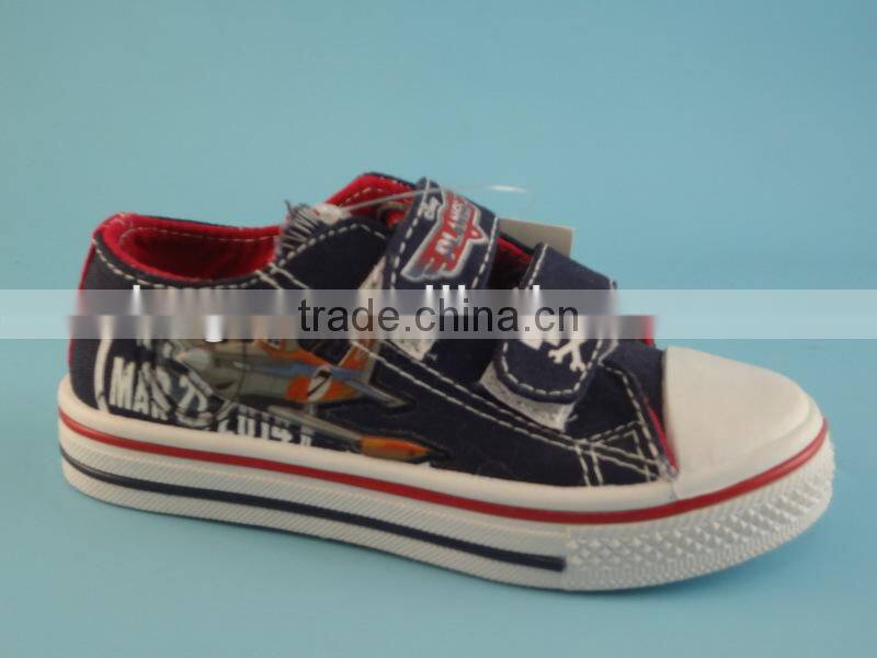 Popular comfortable outdoor casual mens injection shoes