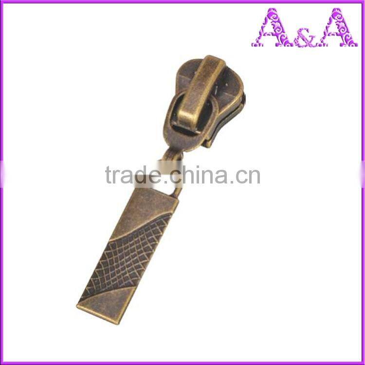 #5 silver shiny plastic slider N/L