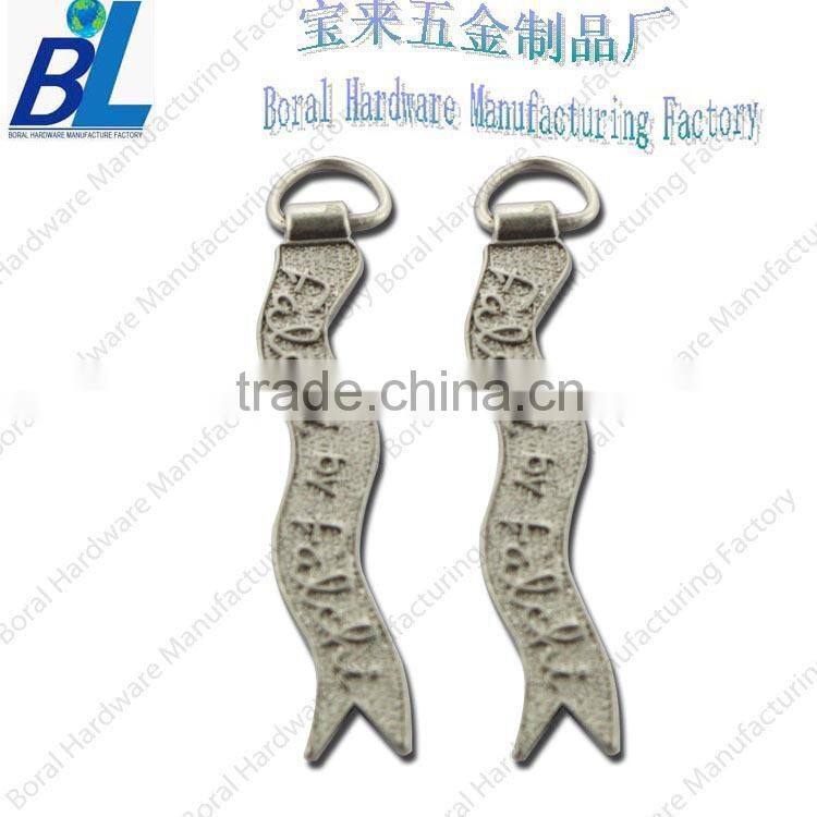 Rotatable snake shape decorative zipper pull