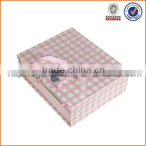 Custom hot pink paper bags with handles