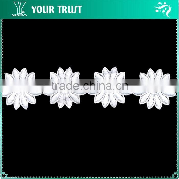 Width 6.0 Centimeter Wavy Flower Mesh White Polyester Trimming Lace
