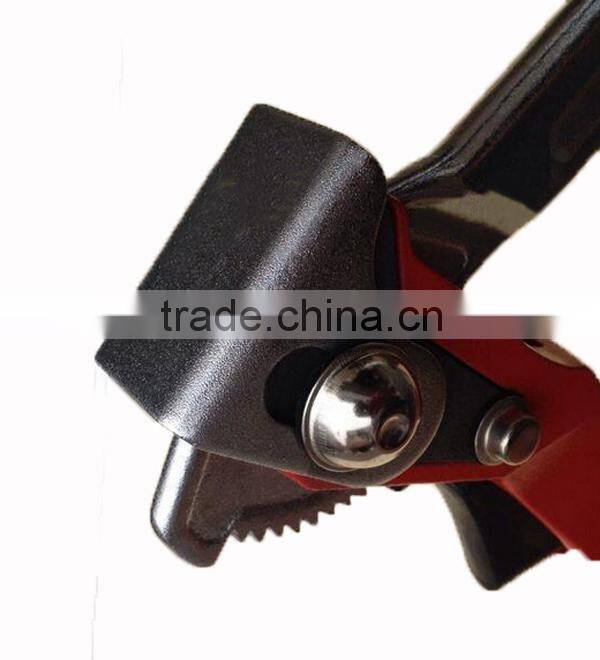 multi purpose woodworking tool.Quick ratchet release F-clamp