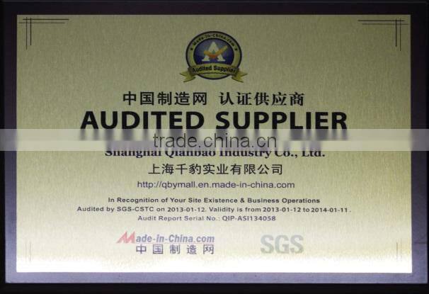 Gift bags with die-cut handle