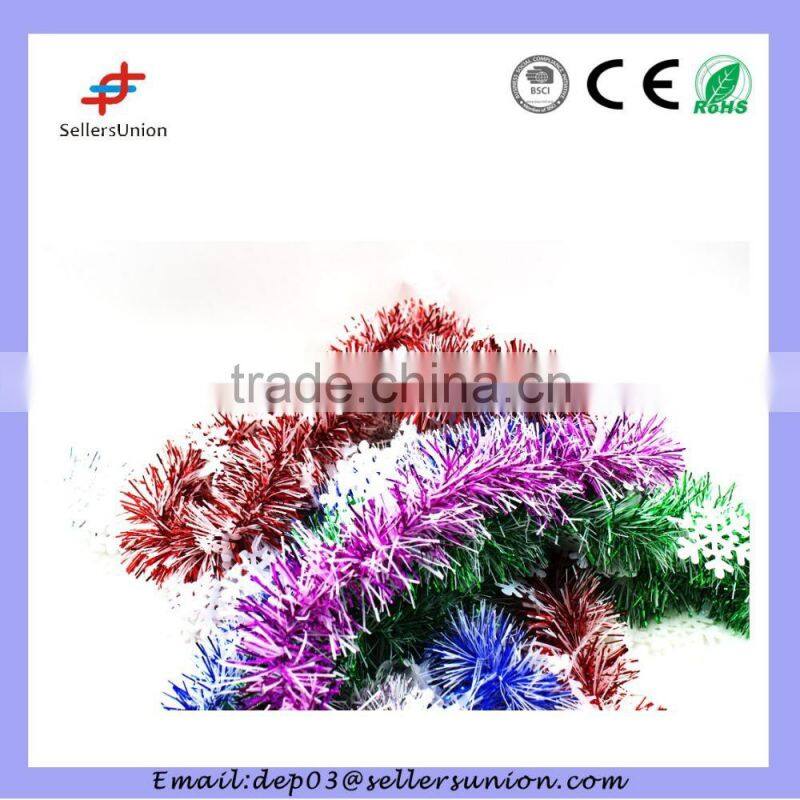 Natural Christmas Garland Decoration Pine Cones & Red Berries Decorated Garland
