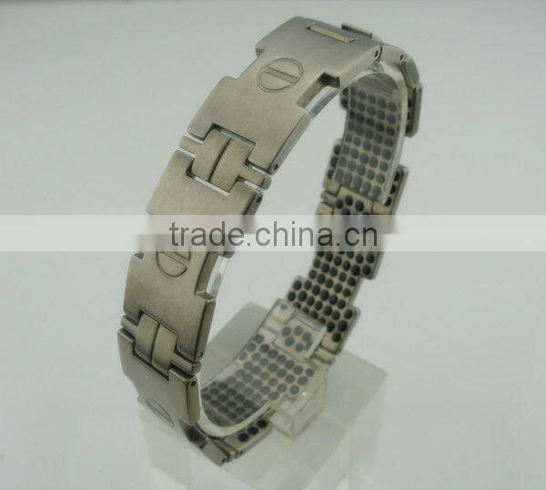 2013 fashion design titanium healthy bracelet