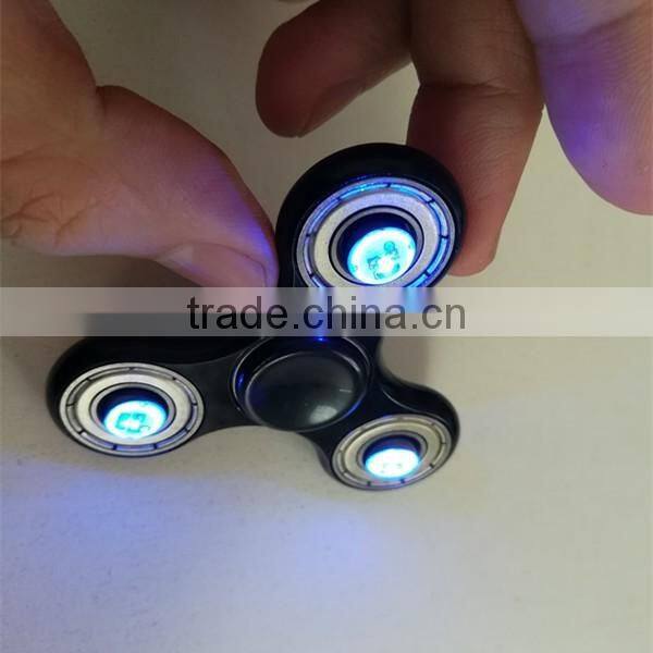 699 new type tri led hybrid ceramic bearing spinner led glow light hand fidget spinners spinner toy