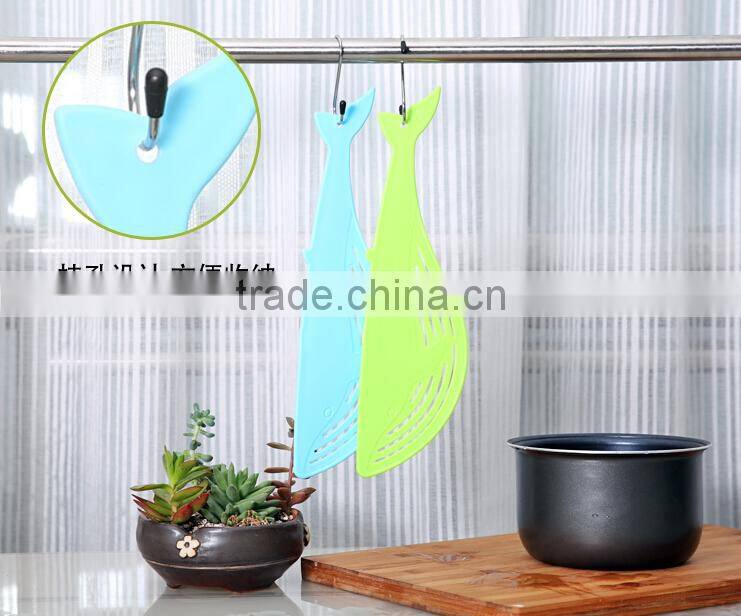 Wholesale Stock Kitchen Long Handle Whale Shaped Plastic Rice Cleaner