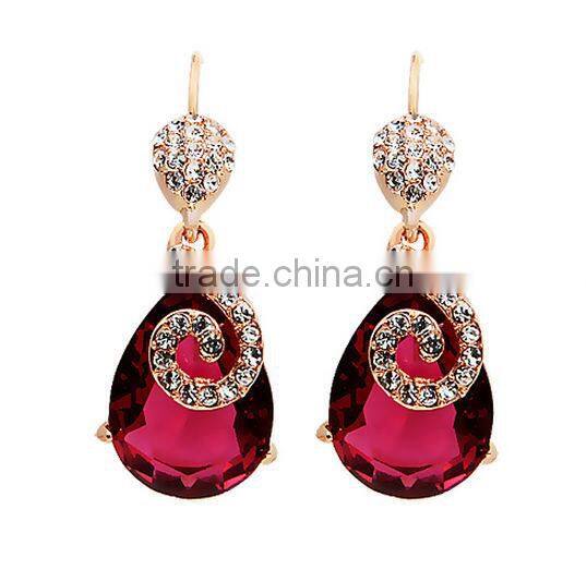 The red crystal pendant earrings.A wedding gift
