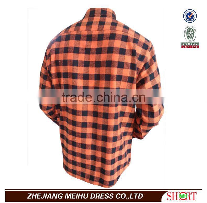 2017 latest flannel Autumn plaid mens shirtand two pockets with buttons