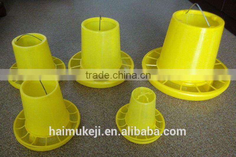 Hanging poultry feeder