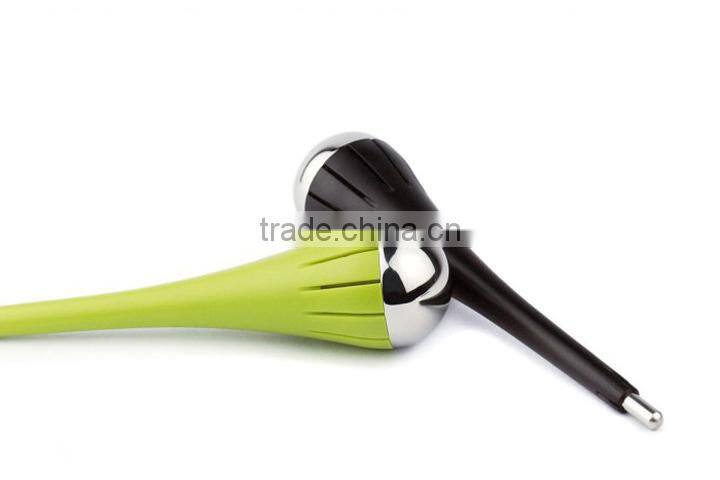 2013 new product ball shape tea infuser with long handle for Europe and North America