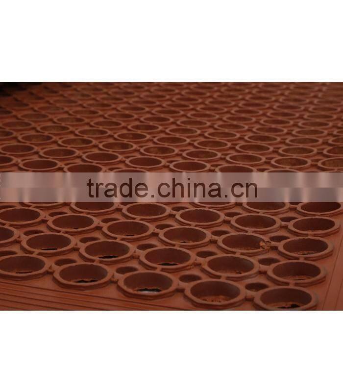 China Manufacturer Red Anti Fatigue Kitchen Perforated Rubber Mats