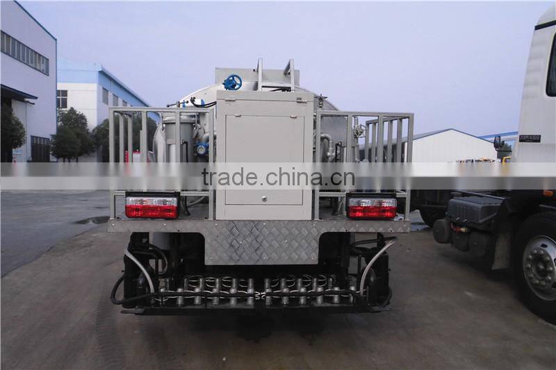 Dongfeng 4000Liters bitumen sprayer truck tank truck for sale