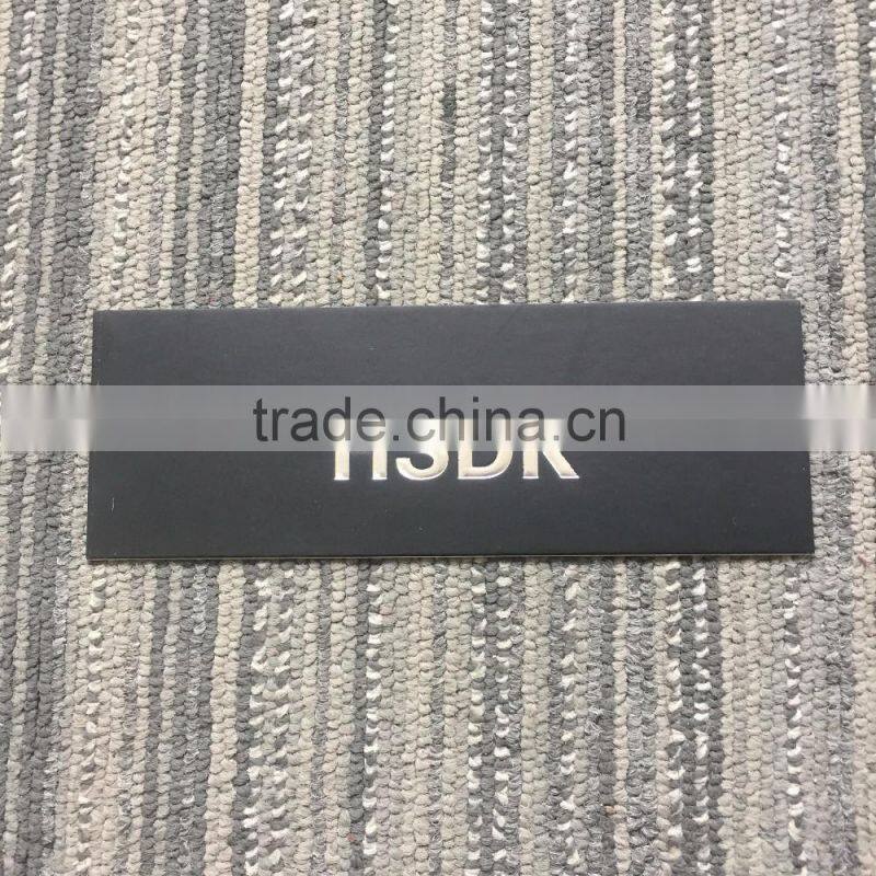 2017 Customized logo hot stamping paper hang tags with embossed technology