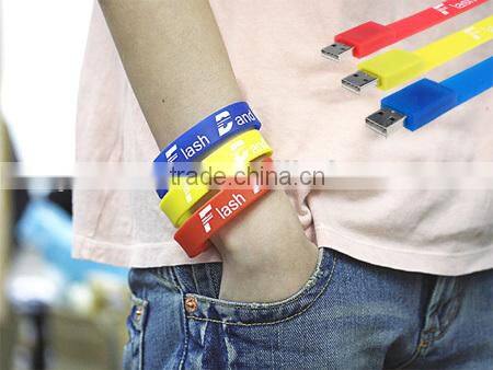 Wrist USB for kids with logo print