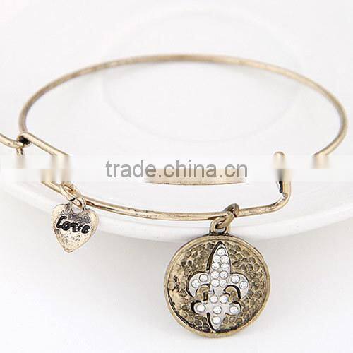 In stock marvelous gorgeous delicate energy bracelet, cuckold pandent bracelet, vintage bangle