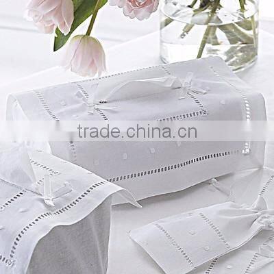 Hand embroidery tissue box cover