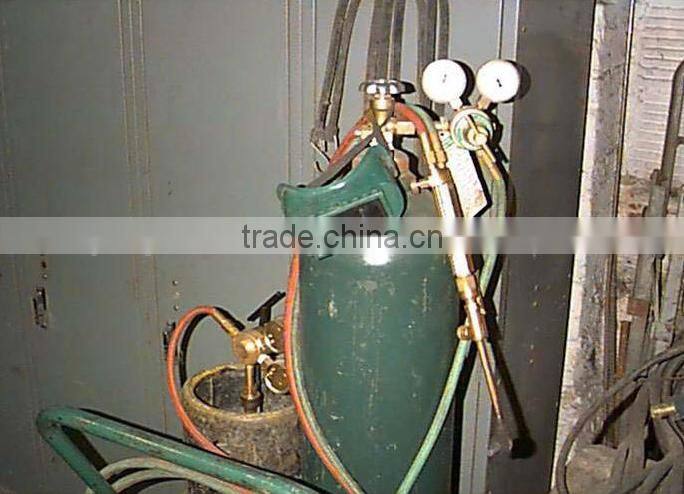 Oxygen and acetylene cutting torch