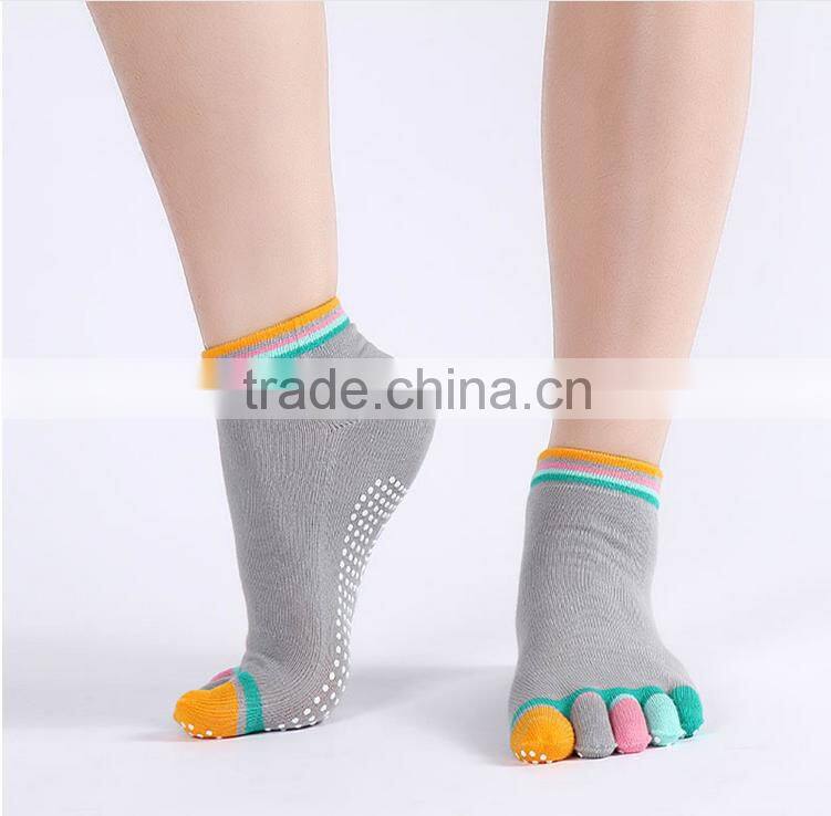 Cotton yoga socks with grips