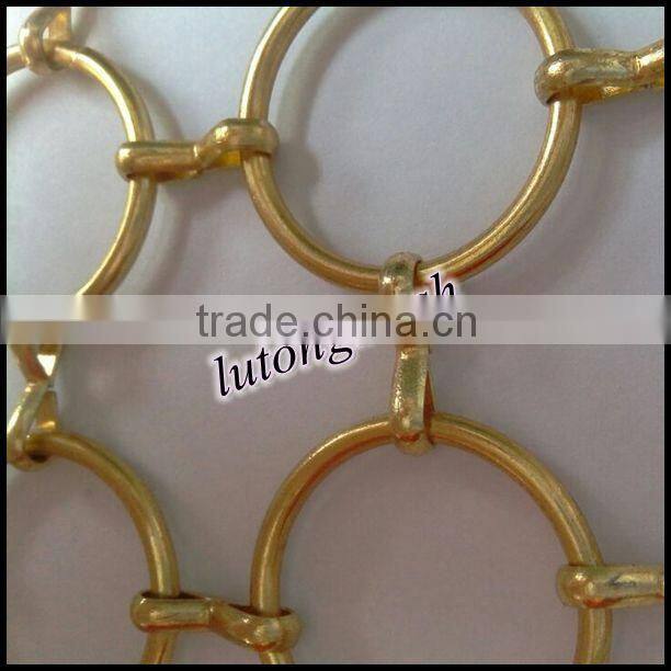 Metal chain mesh for room divider
