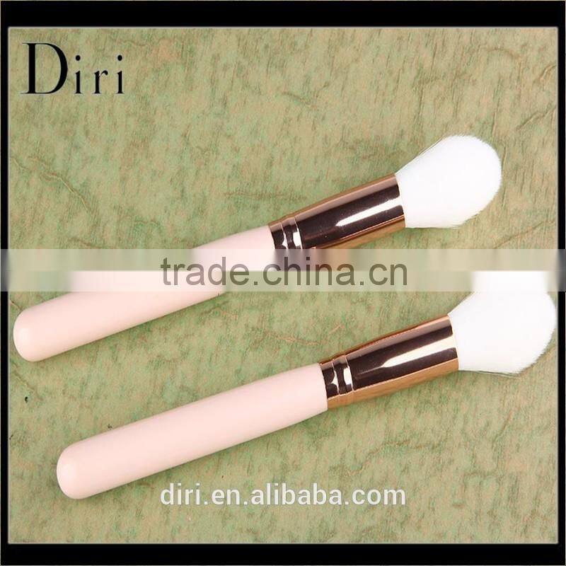 Flame shape wooden handle synthetic hair concealer brush