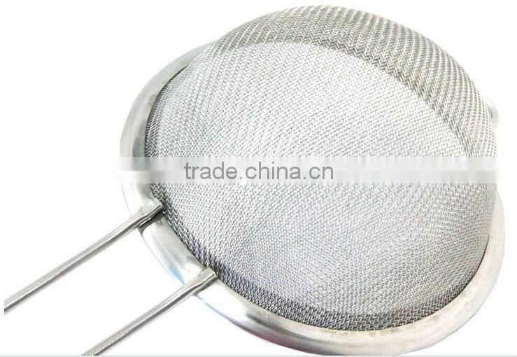 Types of Stainless Steel Wire Mesh Colanders in Different Sizes