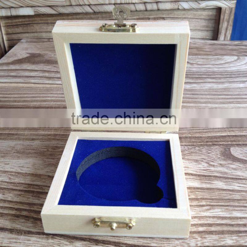 Natural transparent wooden diamond display box