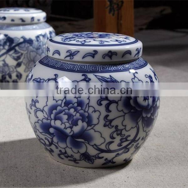 Chinese traditional blue and white porcelain cheap urn