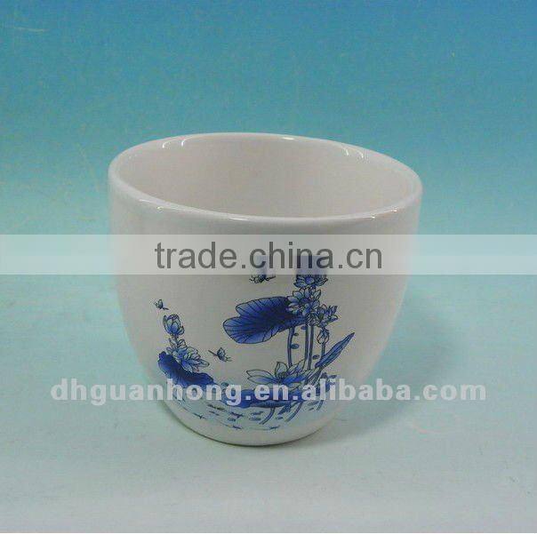 Stock ceramic flower pot in white color round shape