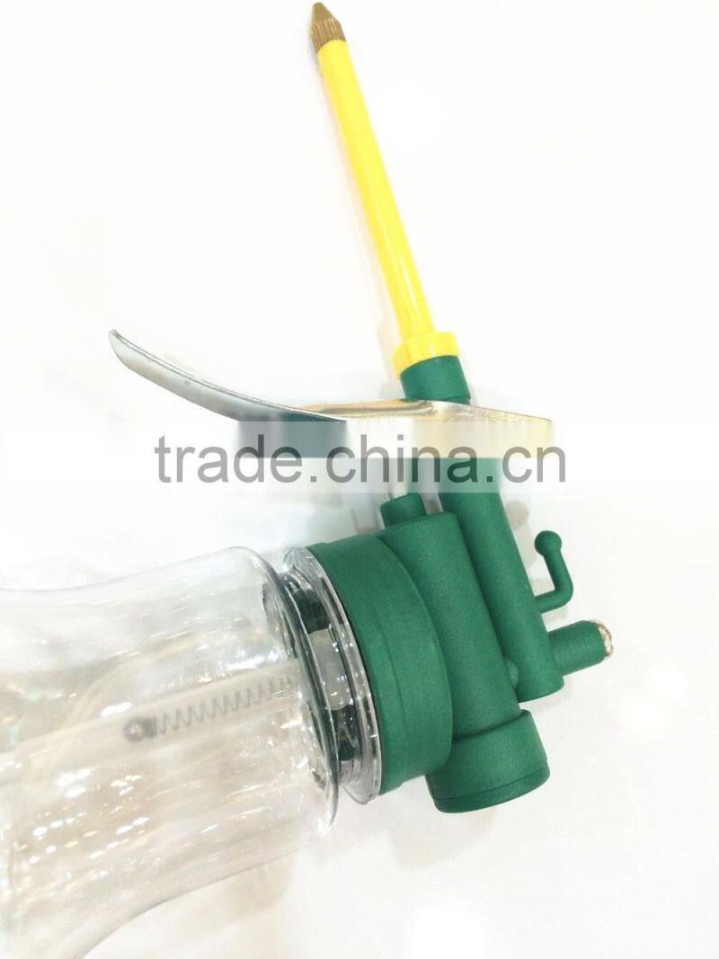 BERRYLION cheap price plastic long spout 350g with crystal tank