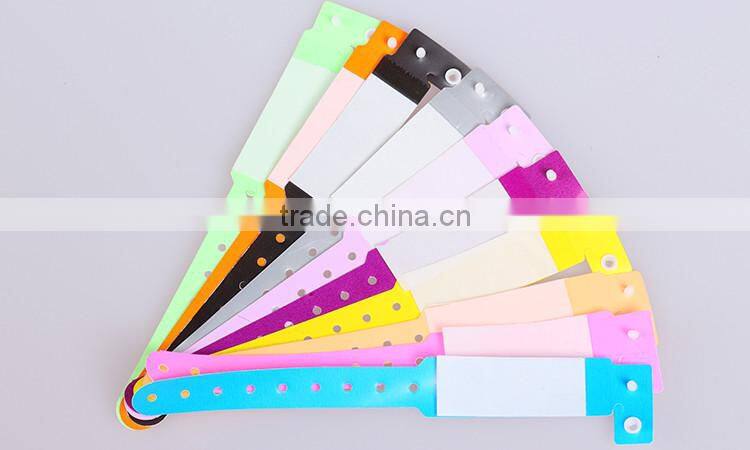 Promotional new design disposable plastic wristbands custom