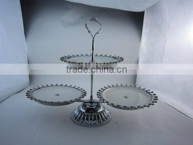 Irregular cake stand with silver edge and silver handle for weeding/party use