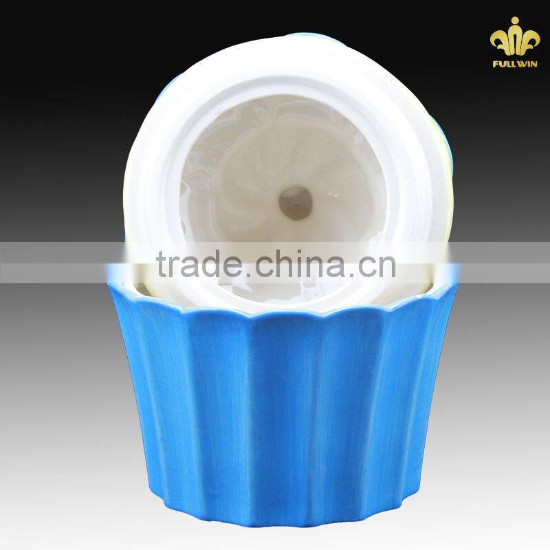 Canister with cake design